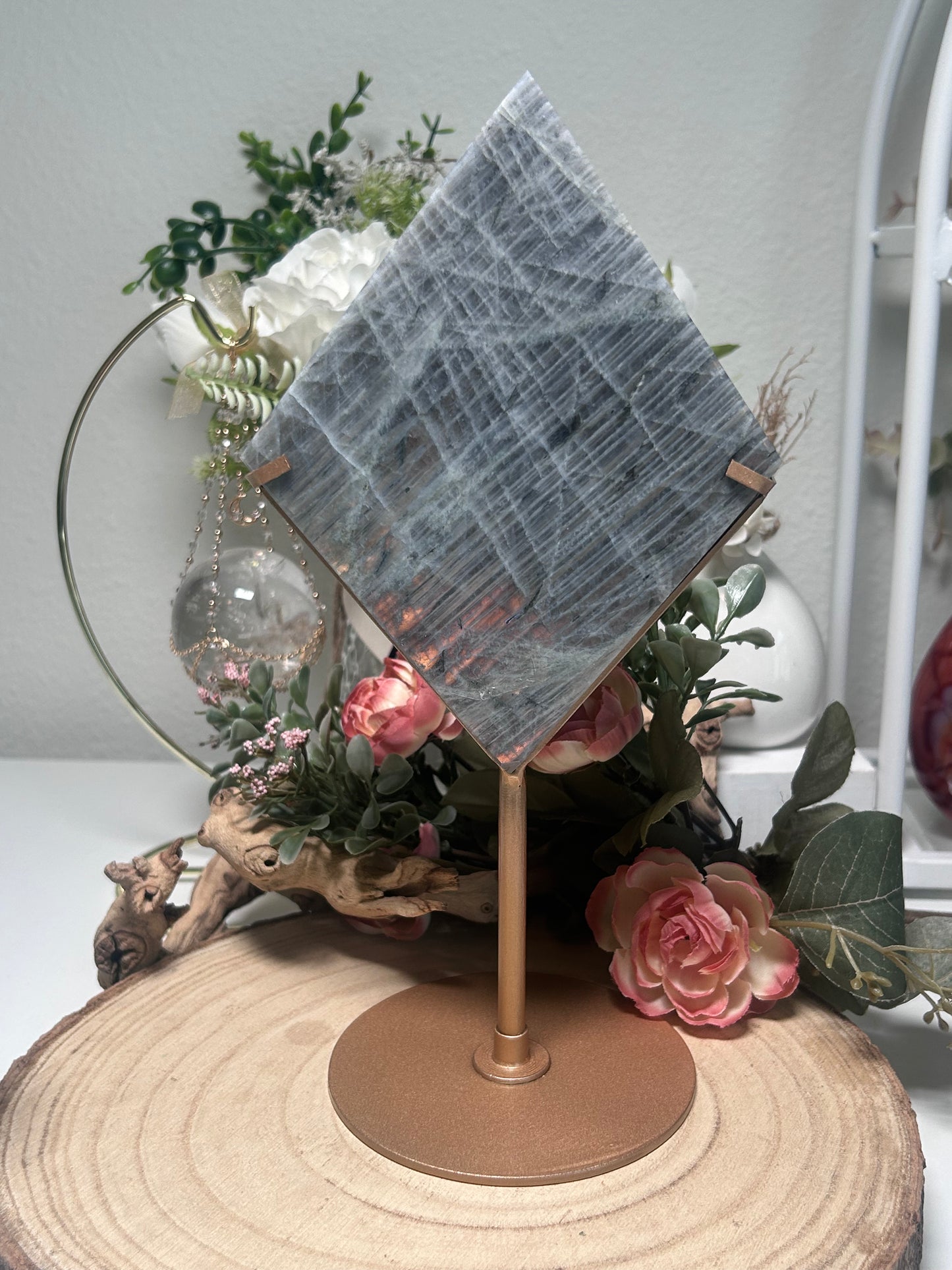 Flashy Labradorite Diamond On Stand 193