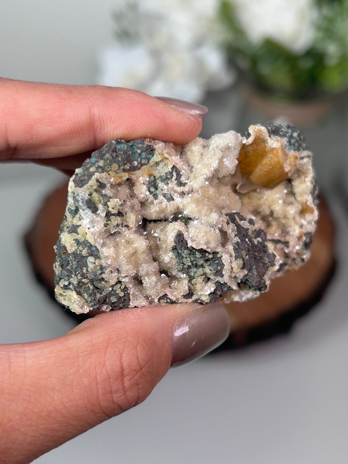 Dog Tooth Calcite with heulandite & chalcedony 17
