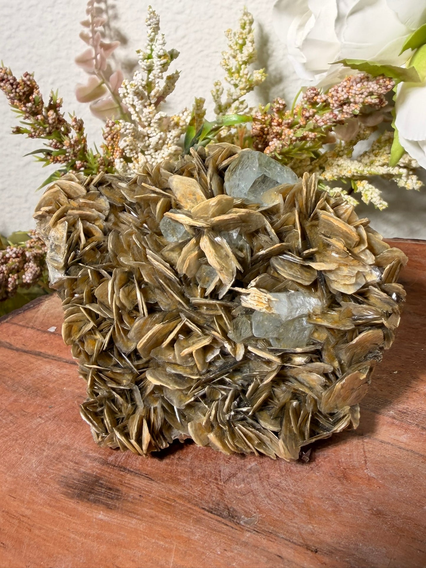 Himalayan Aquamarine on Muscovite 360