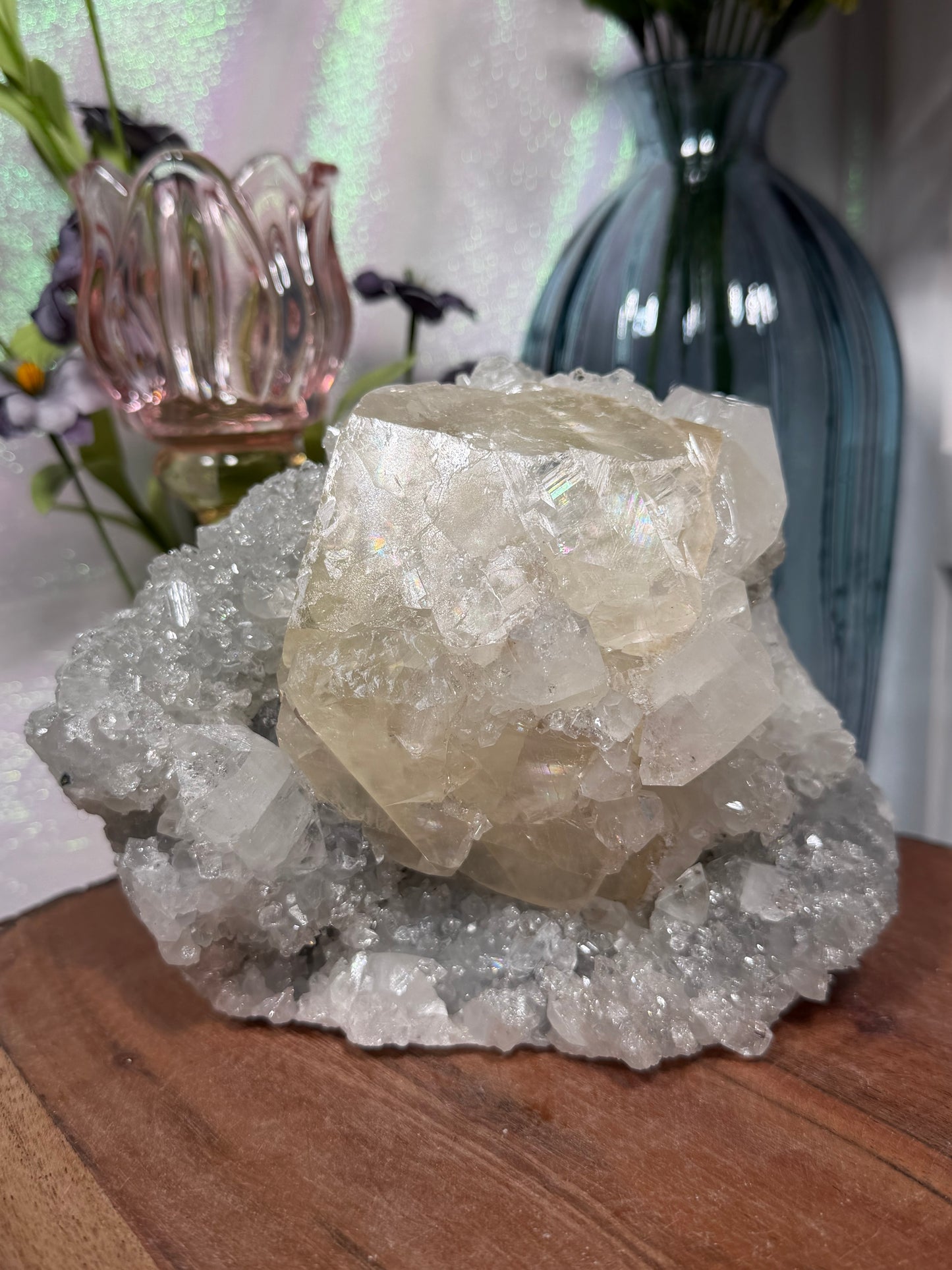 Optical calcite on diamond apophyllite