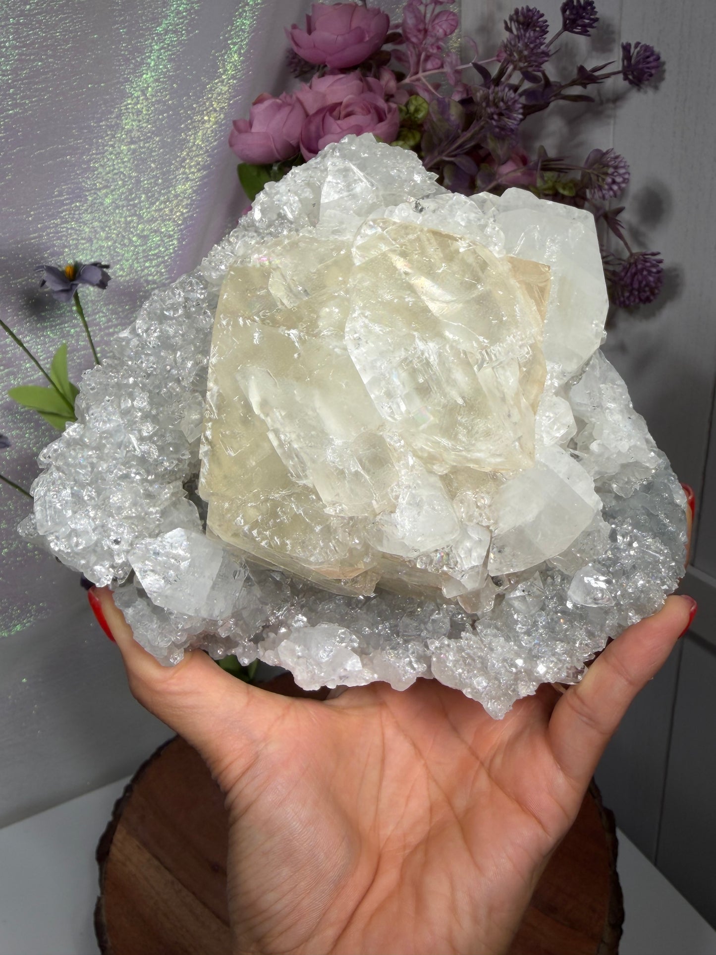 Optical calcite on diamond apophyllite