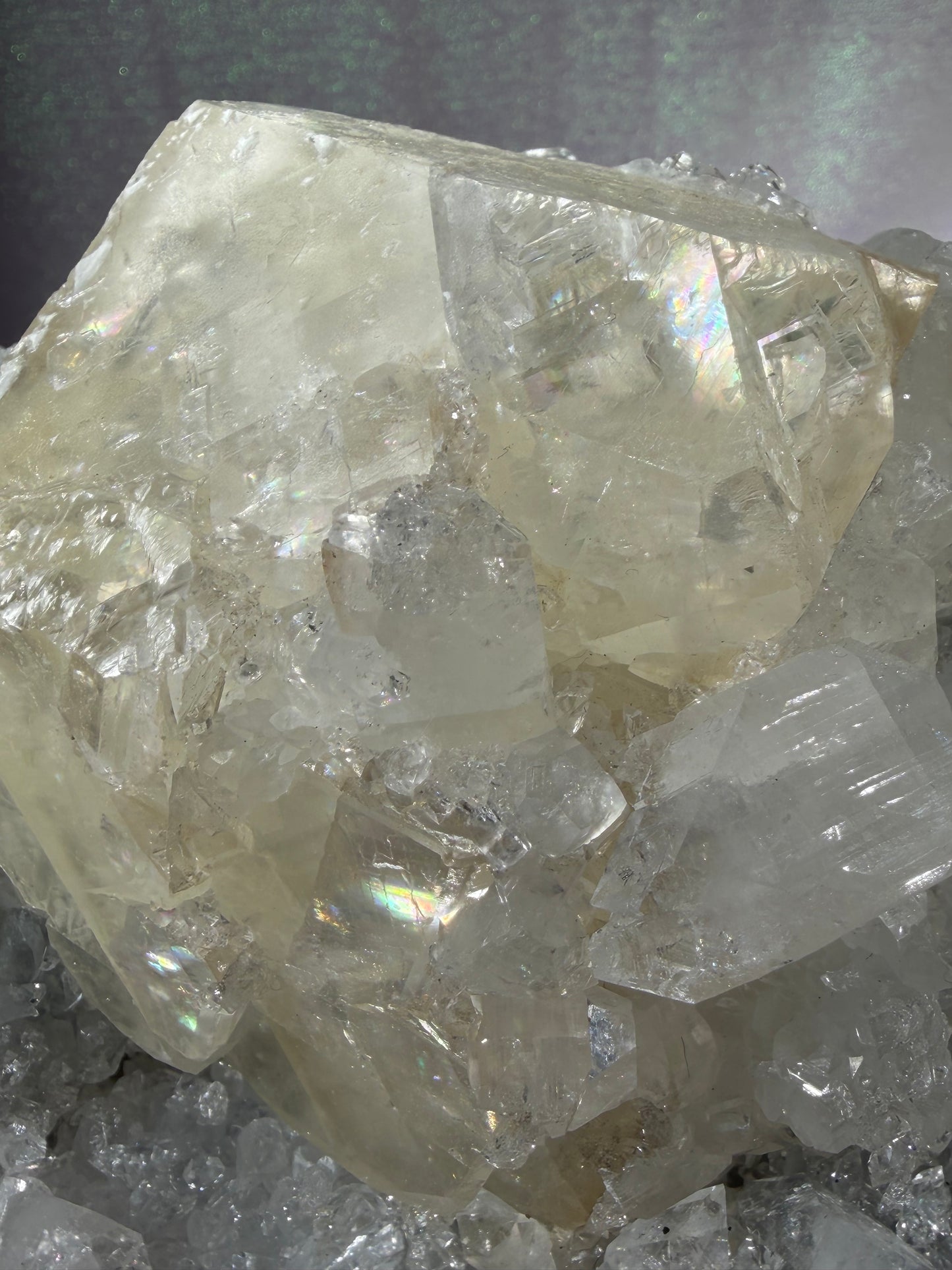 Optical calcite on diamond apophyllite