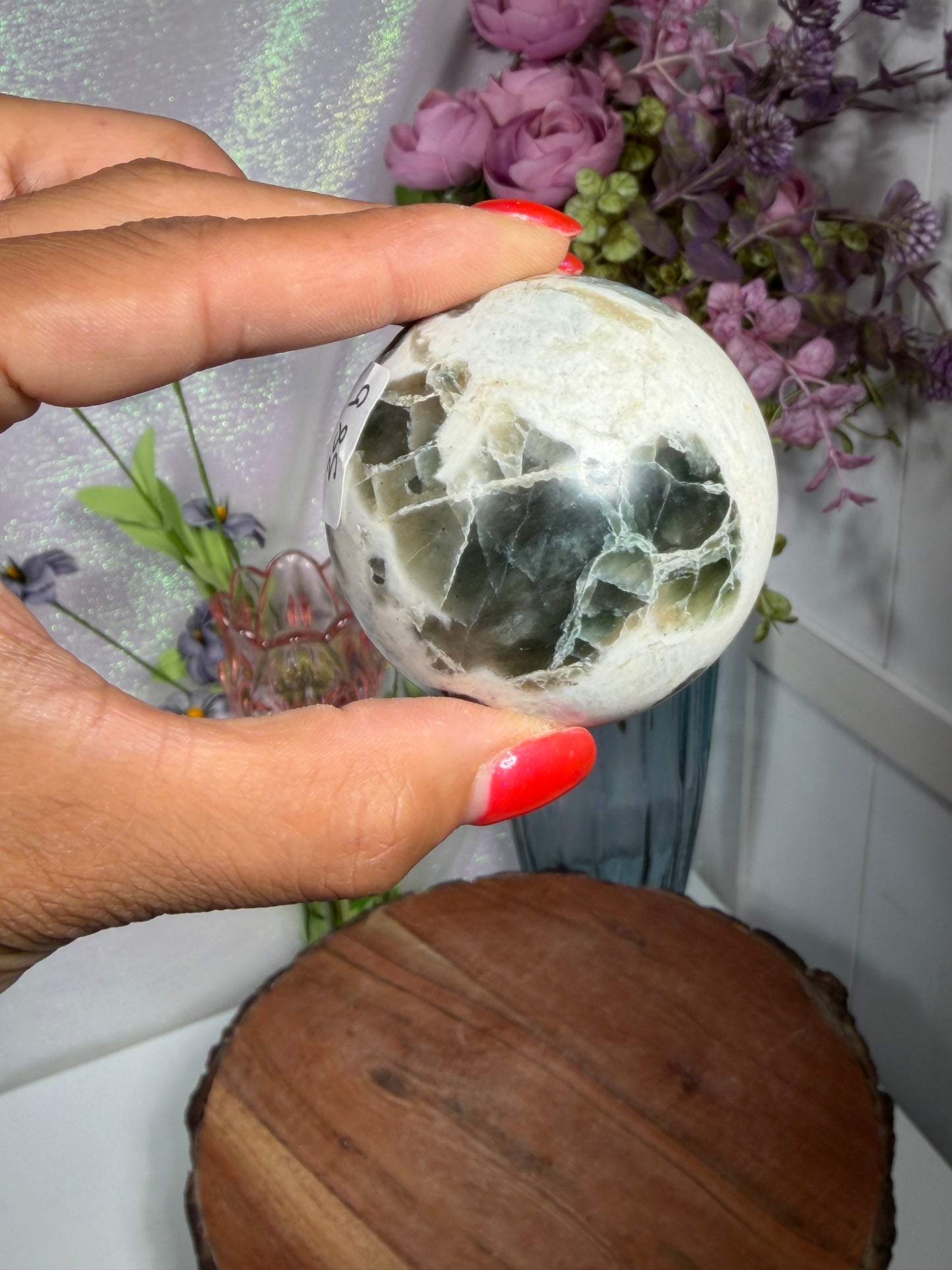 'Cat eyes' polarity moonstone sphere