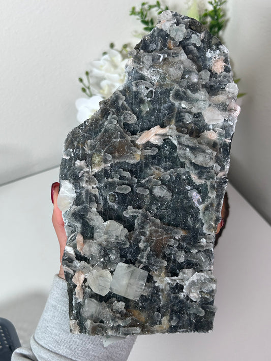 Black Chalcedony with Stilbite and Diamond Apophyllite **doesn't stand