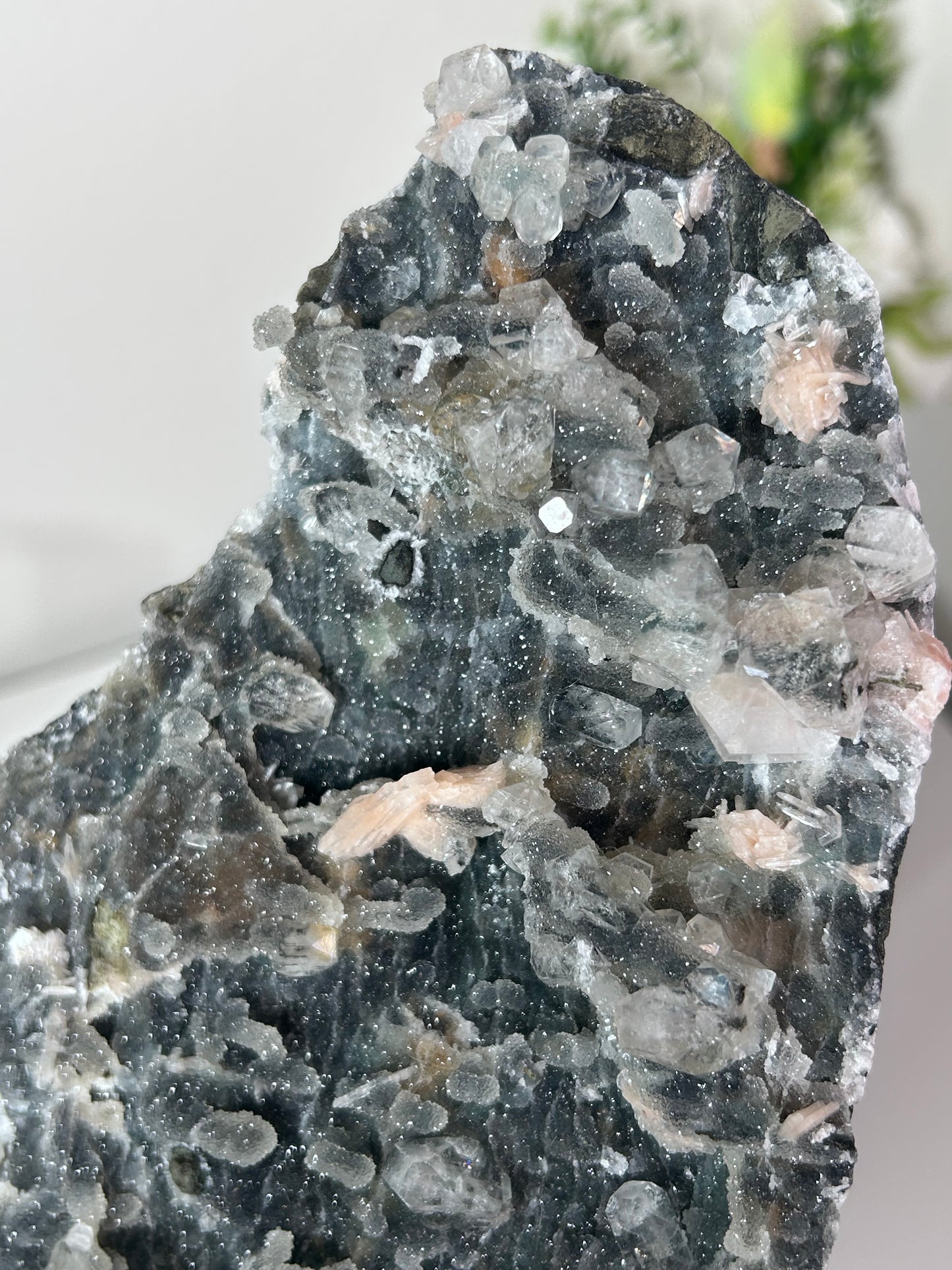 Black Chalcedony with Stilbite and Diamond Apophyllite **doesn't stand