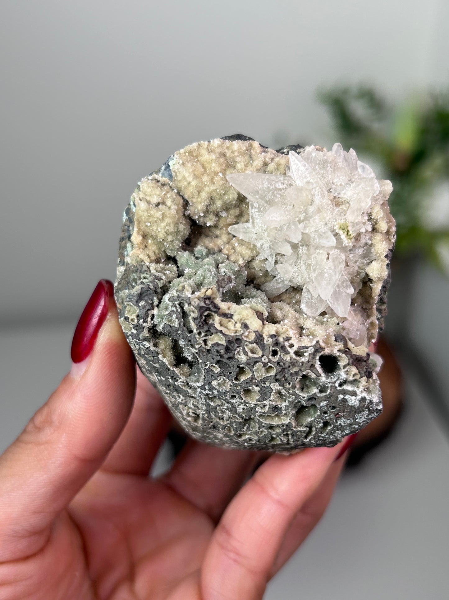 Dog Tooth Calcite with heulandite & chalcedony 44