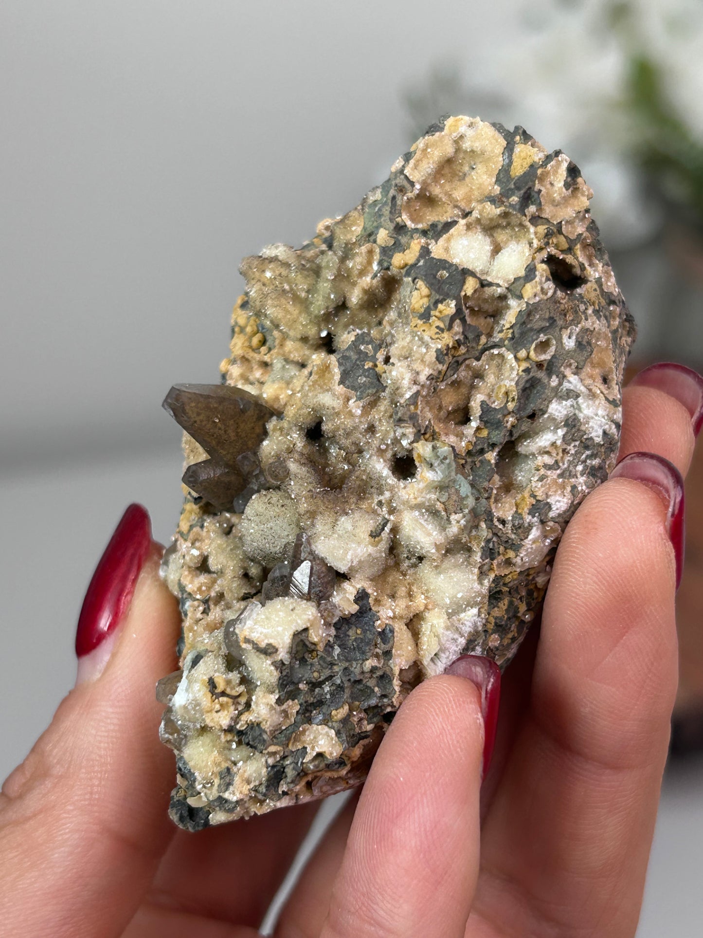 Dog Tooth Calcite with heulandite & chalcedony 26