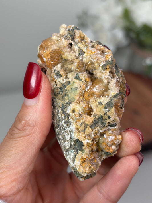 Dog Tooth Calcite with heulandite & chalcedony 23