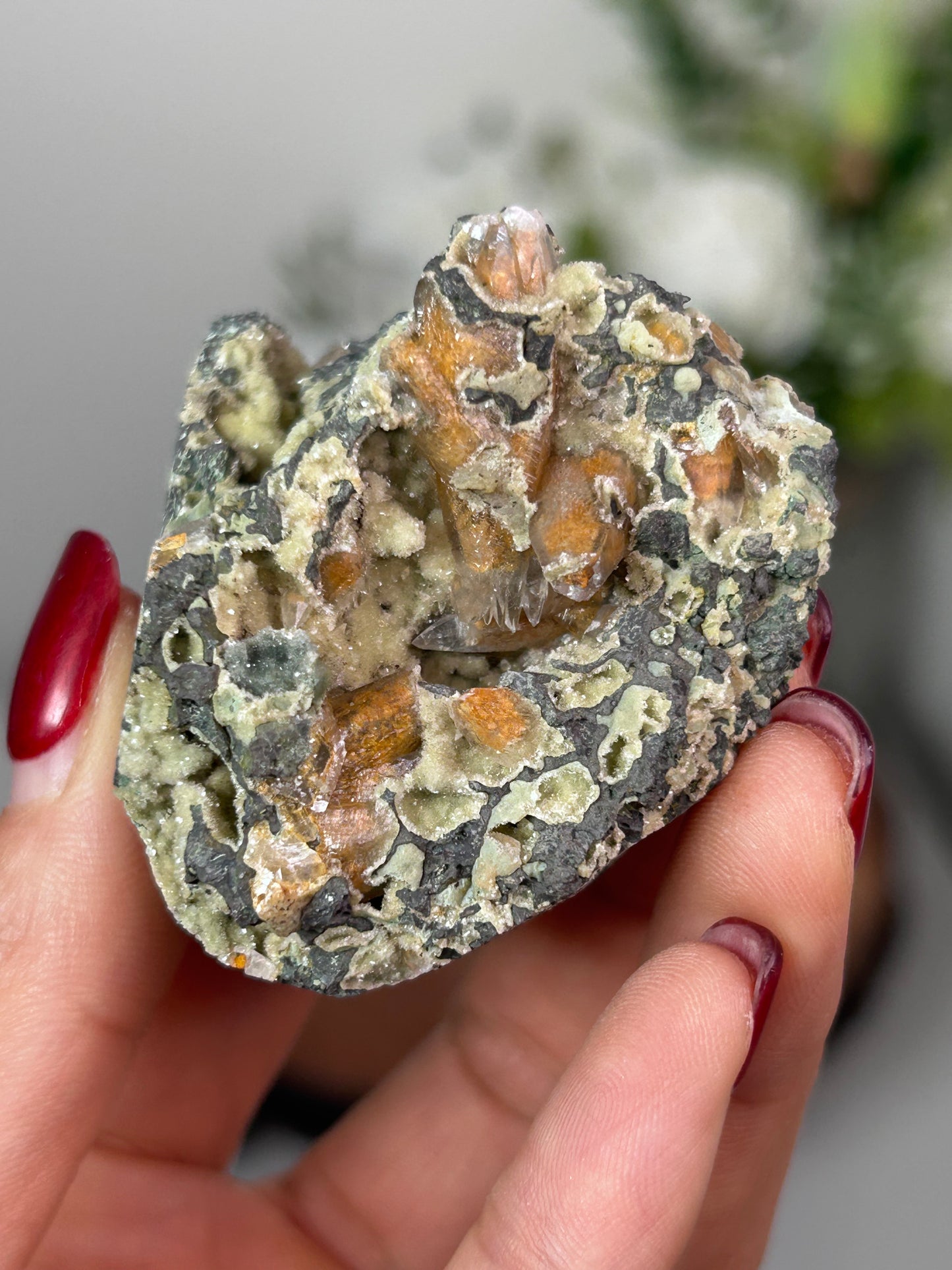 Dog Tooth Calcite with heulandite & chalcedony 25a