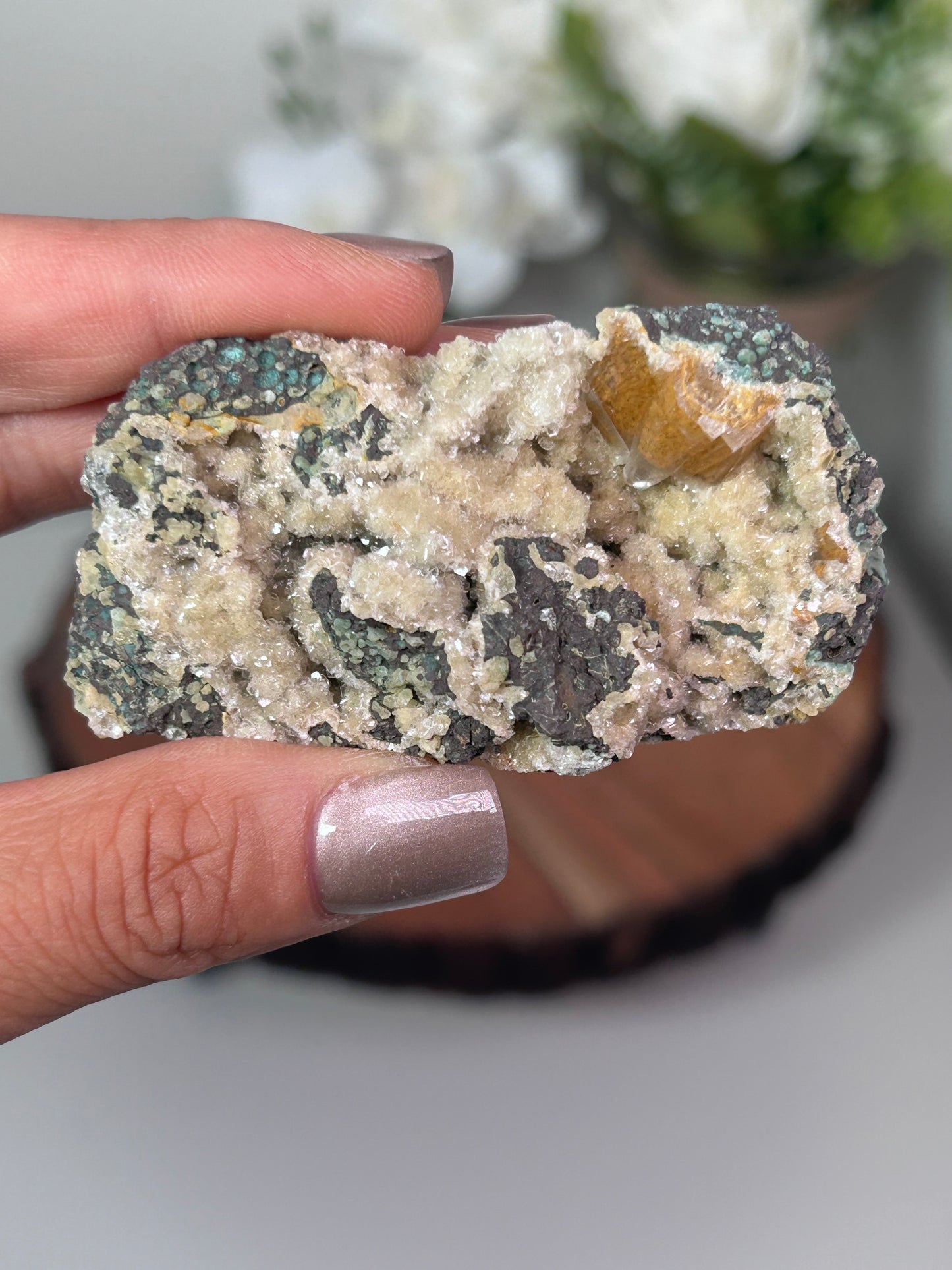 Dog Tooth Calcite with heulandite & chalcedony 17