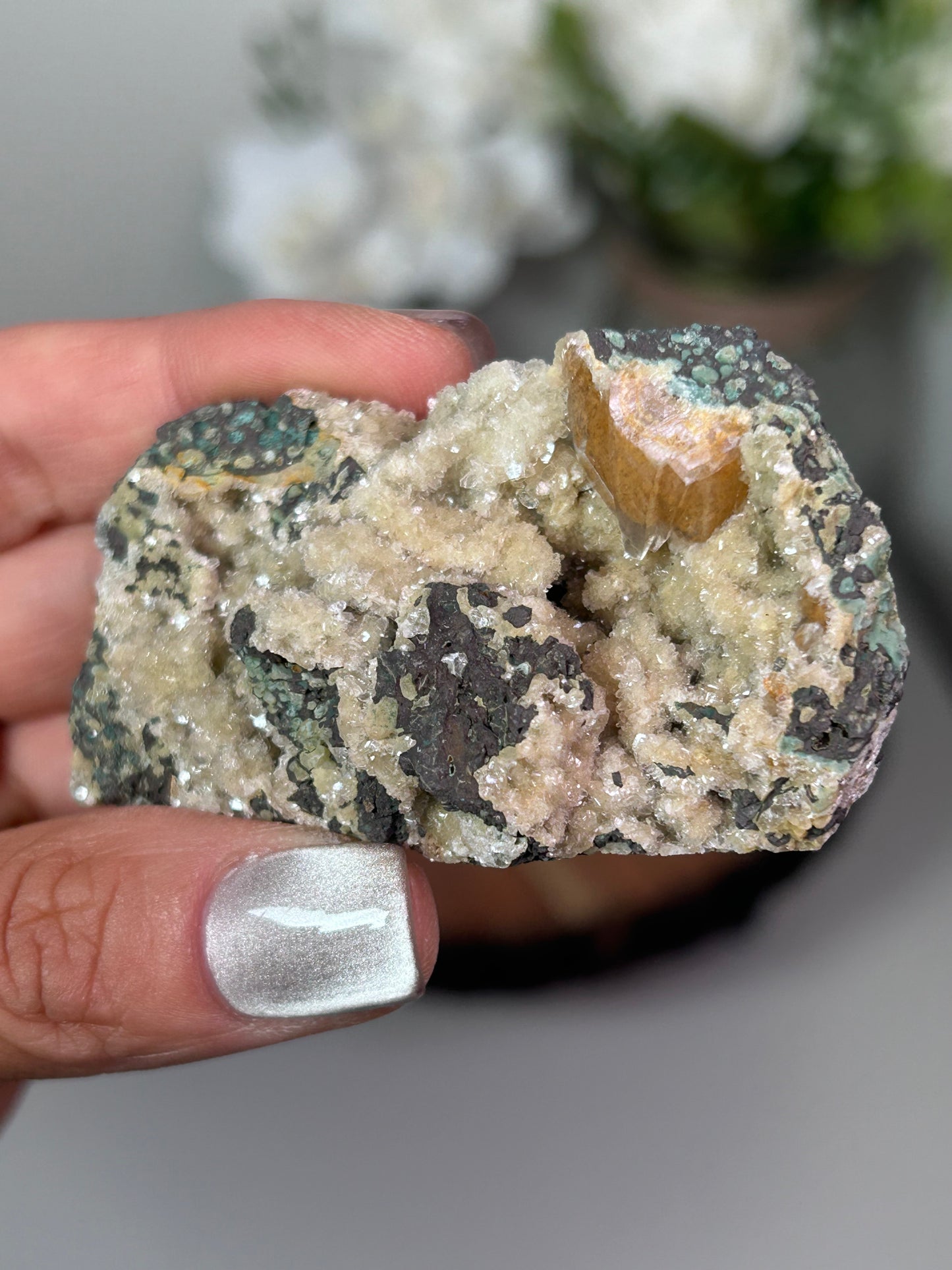 Dog Tooth Calcite with heulandite & chalcedony 17