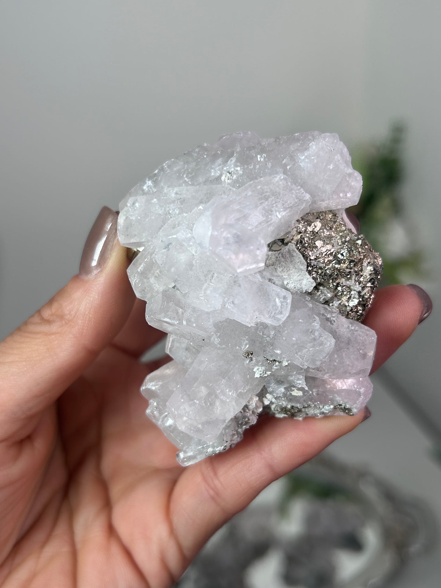 UV Reactive Calcite with Pyrite 86