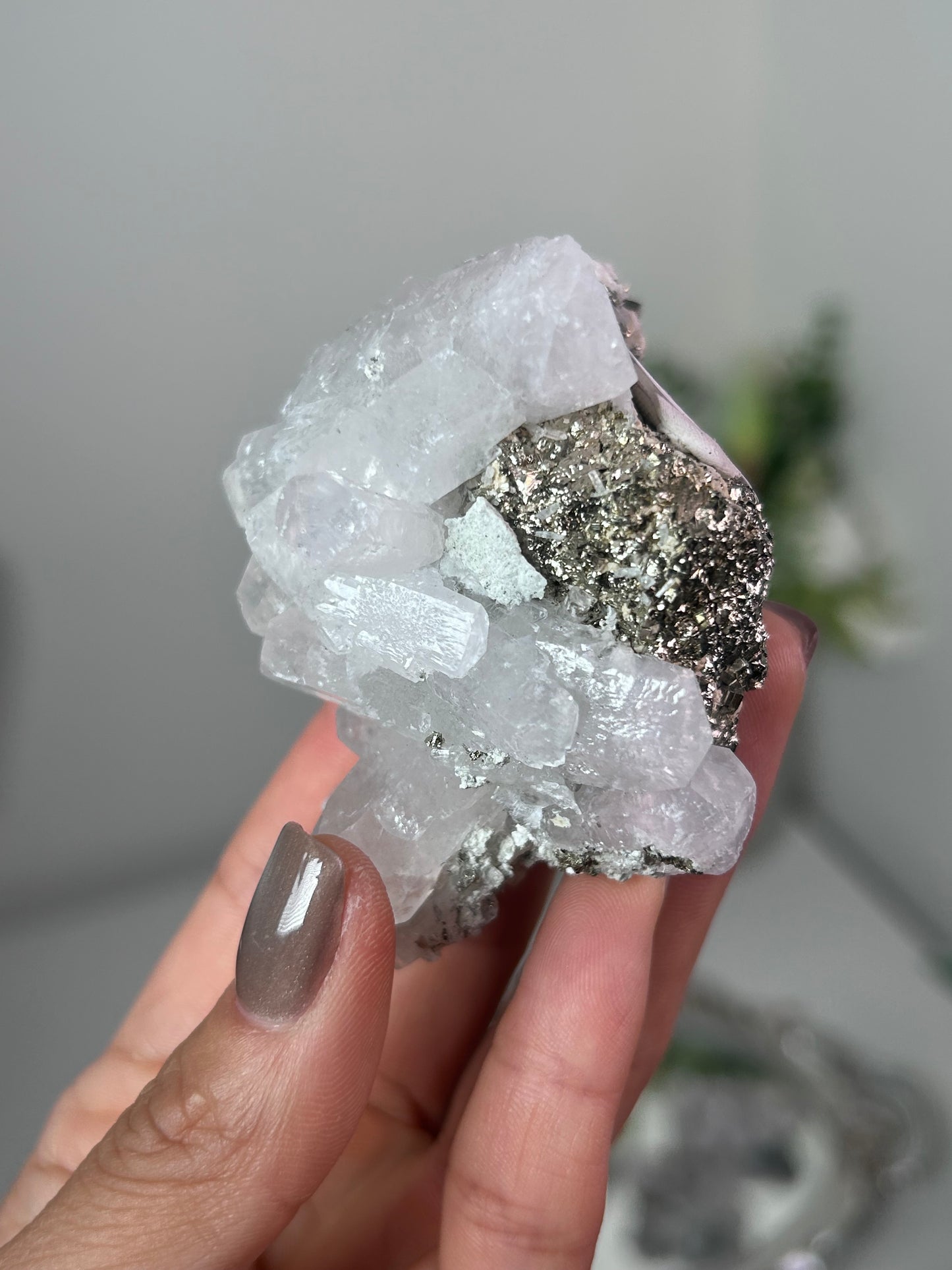 UV Reactive Calcite with Pyrite 86