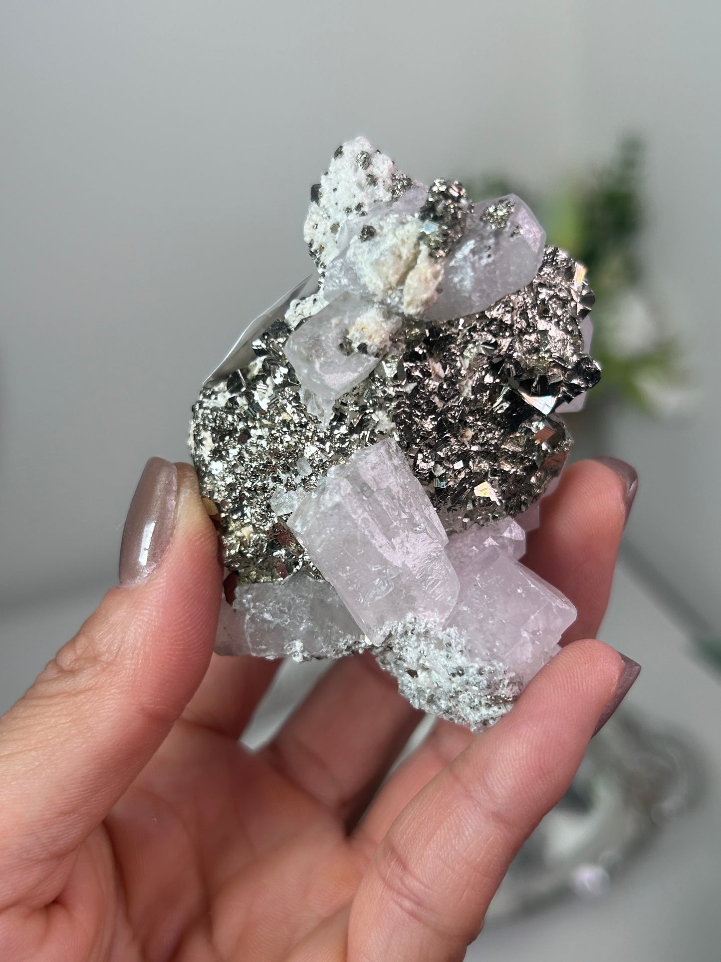 UV Reactive Calcite with Pyrite 86