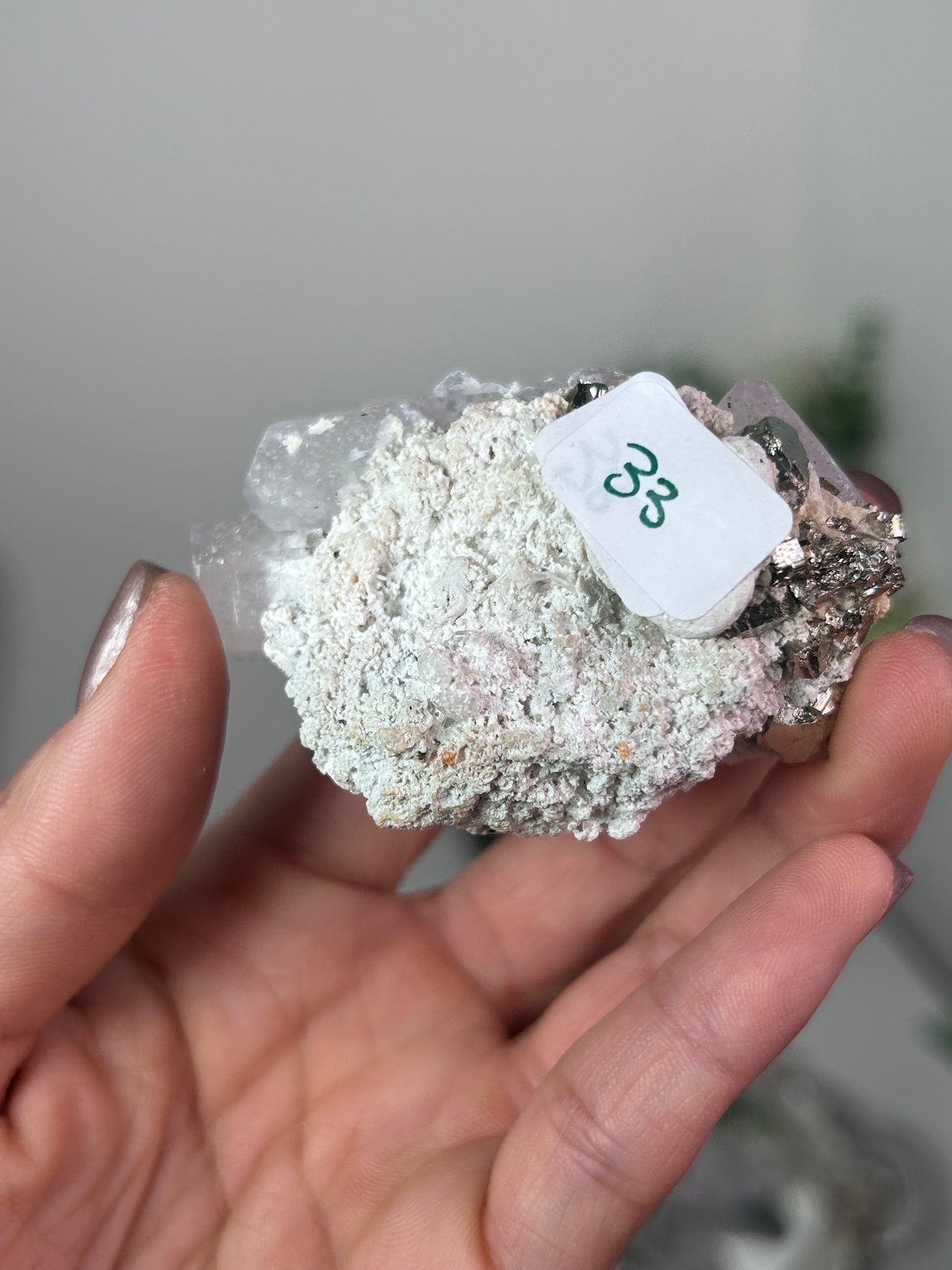 UV Reactive Calcite with Pyrite 33