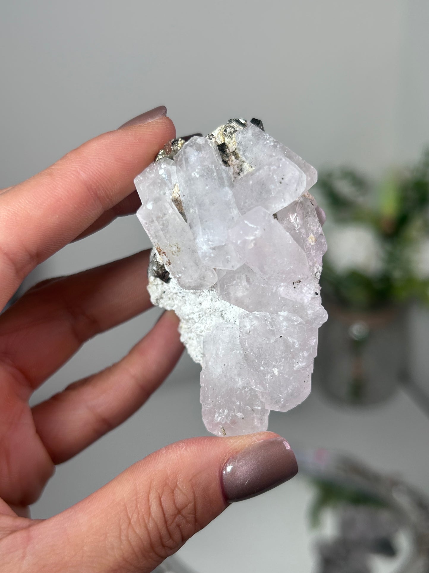 UV Reactive Calcite with Pyrite 33