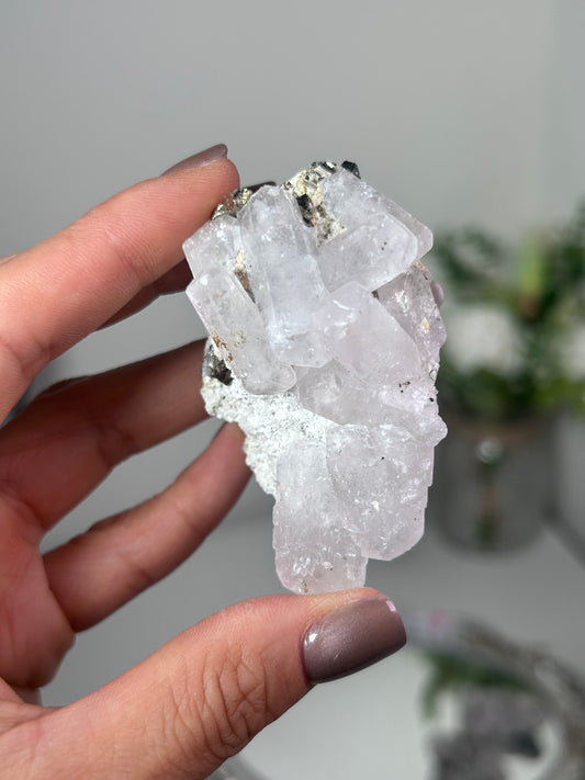 UV Reactive Calcite with Pyrite 33