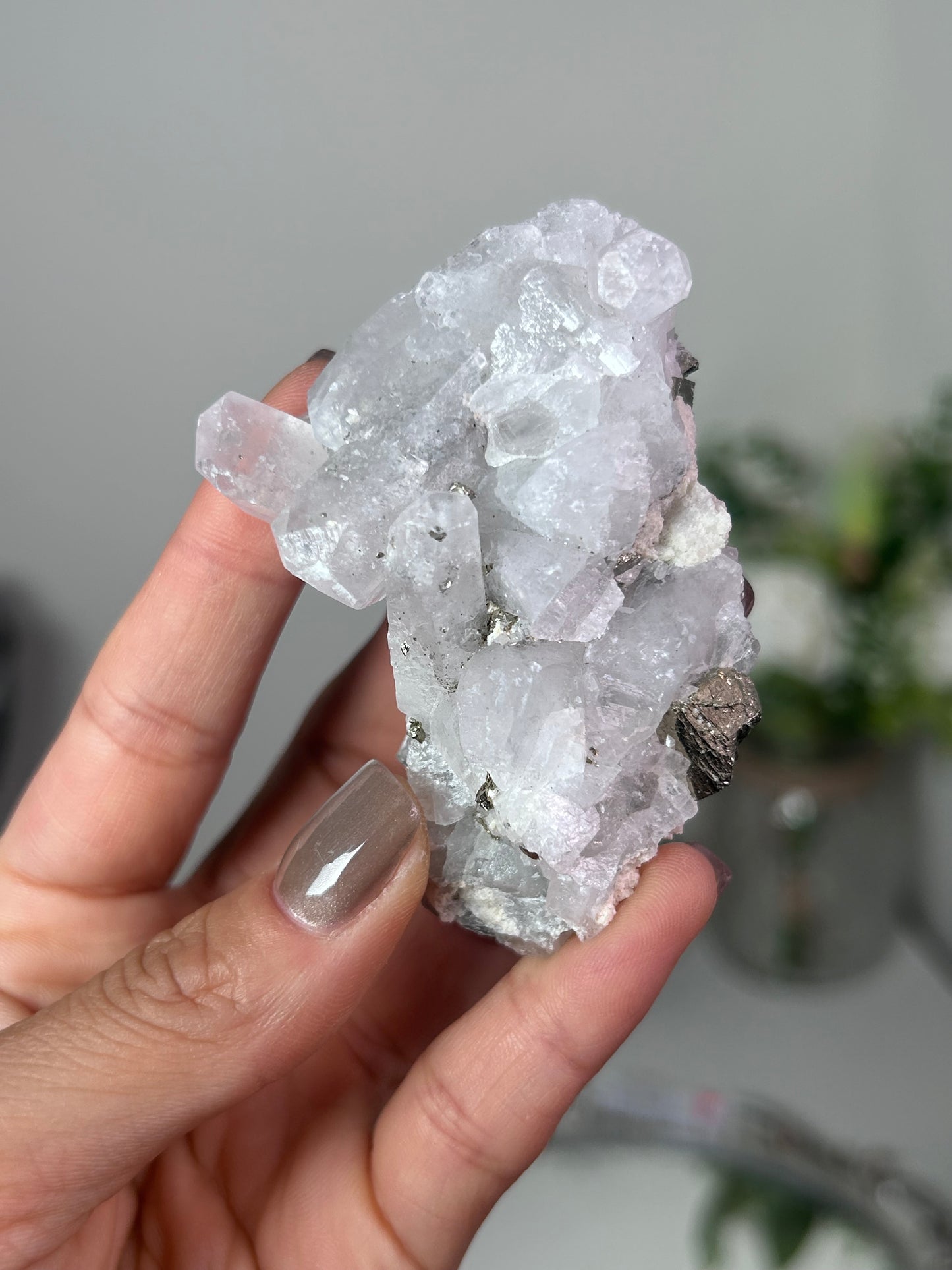 UV Reactive Calcite with Pyrite 39b