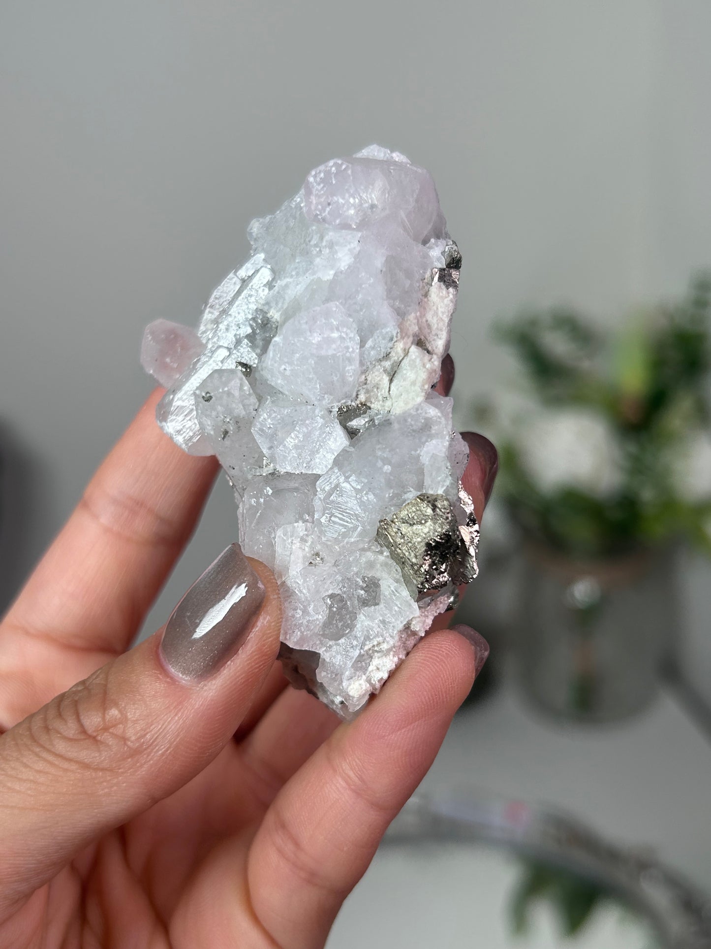 UV Reactive Calcite with Pyrite 39b